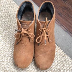 TOMs desert wedge bootie in Carmel suede